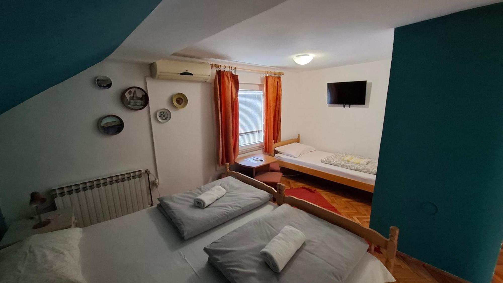 Aventurin Rooms สลูน ห้อง รูปภาพ